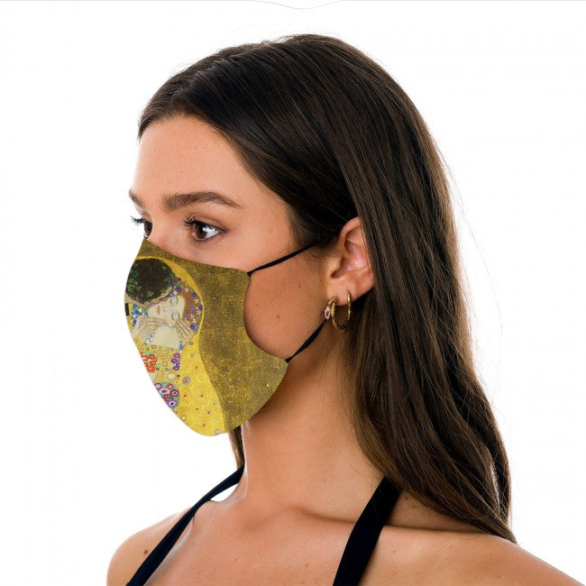 The Kiss Adjustable Facemask on Model